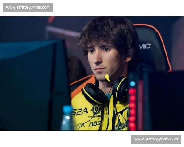 你知道吗电竞选手私下里竟是“美食家”，直播间深夜“放毒”！