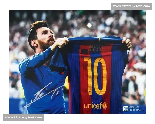 足坛巨星的“孩子缘”，赛后被萌娃缠着要签名，画面太可爱！